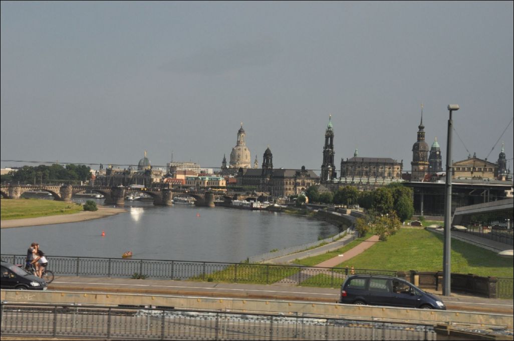 <i><b>Dresden</b></i>